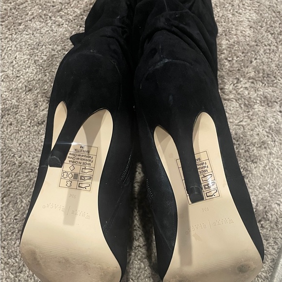 Like new WhiteHouse BlackMarket BlackSuede Dressboots KneeHigh Pointed Toe Sz 9M - Picture 4 of 6